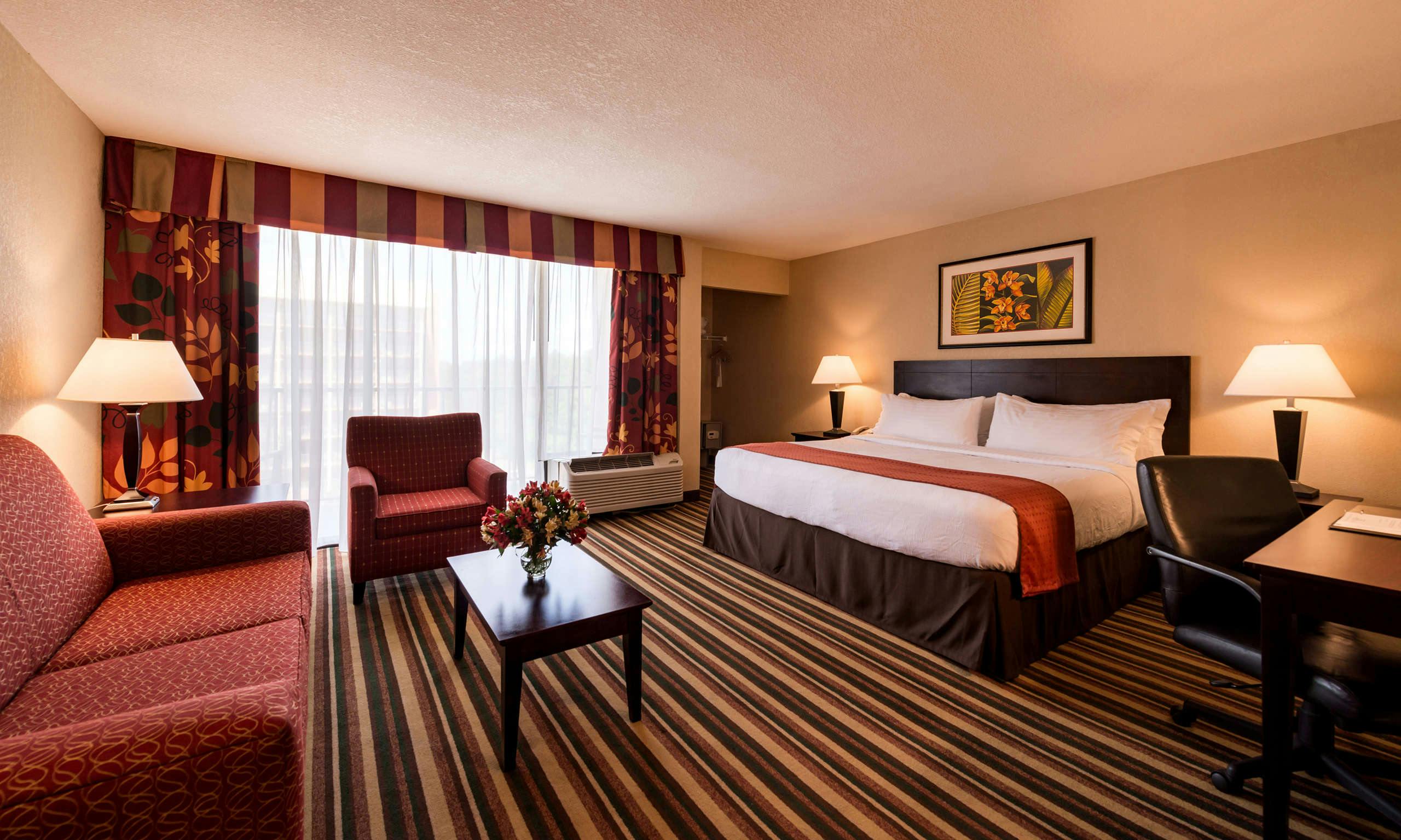  Holiday Inn Orlando Southwest–Celebration Area bedroom suite