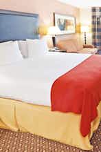 Hotel Holiday Inn Express Saugus photo 1
