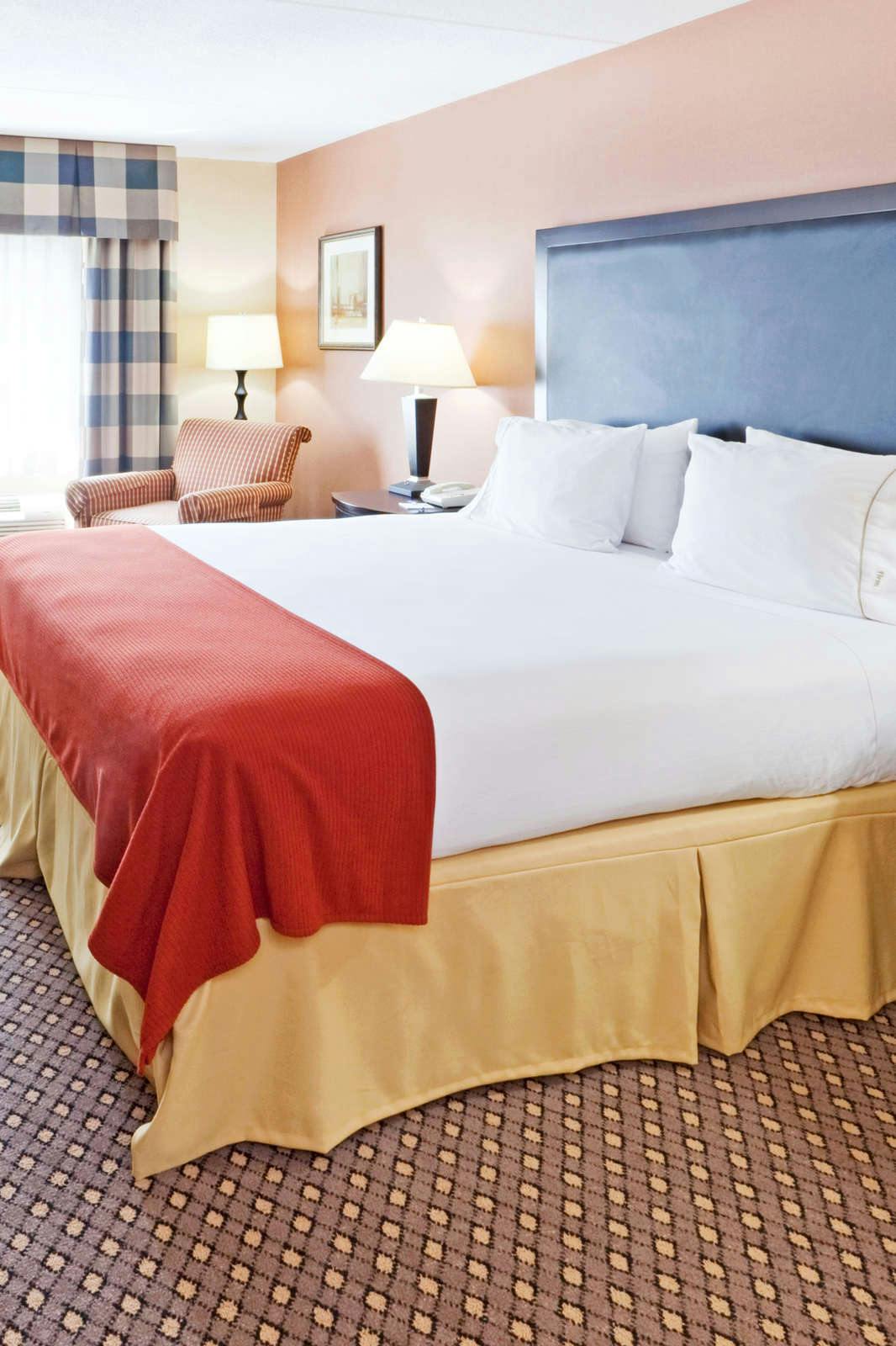 Hotel Holiday Inn Express Saugus photo 3