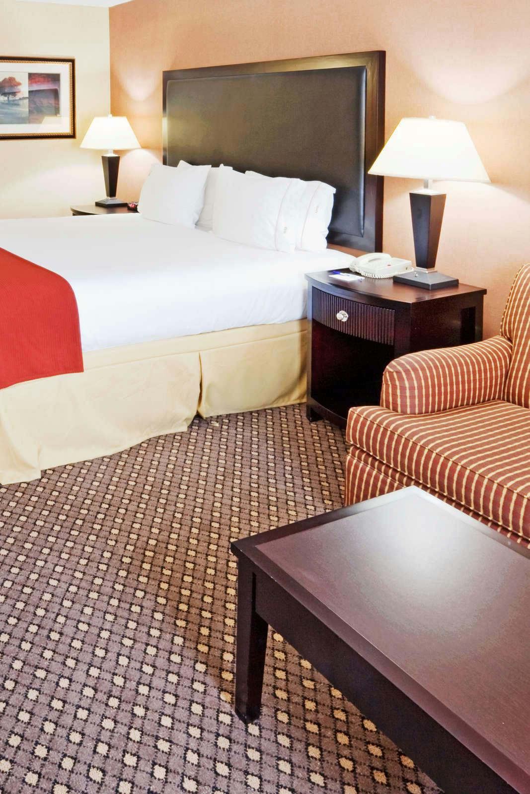 Hotel Holiday Inn Express Saugus photo 4