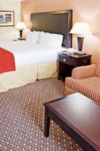 Hotel Holiday Inn Express Saugus photo 4