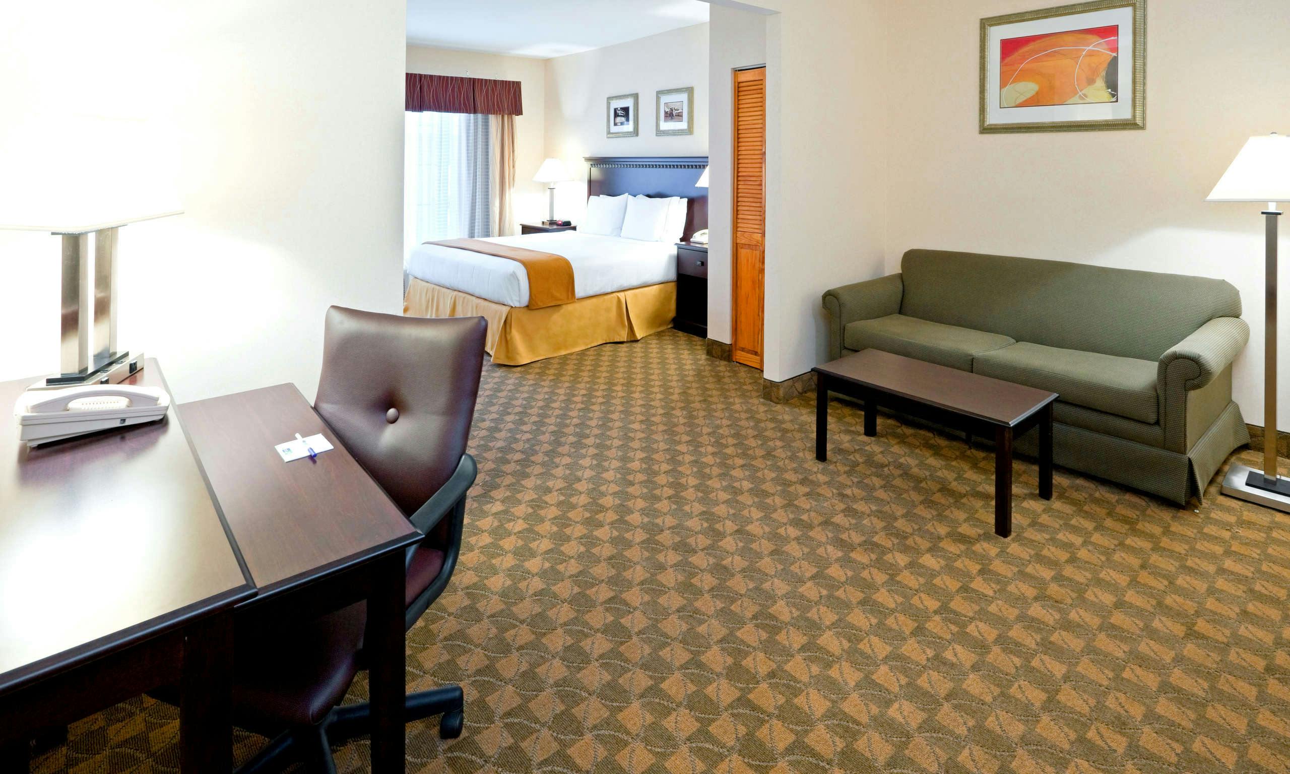 Holiday Inn Express & Suites Carneys Point - Pennsville, an IHG Hotel