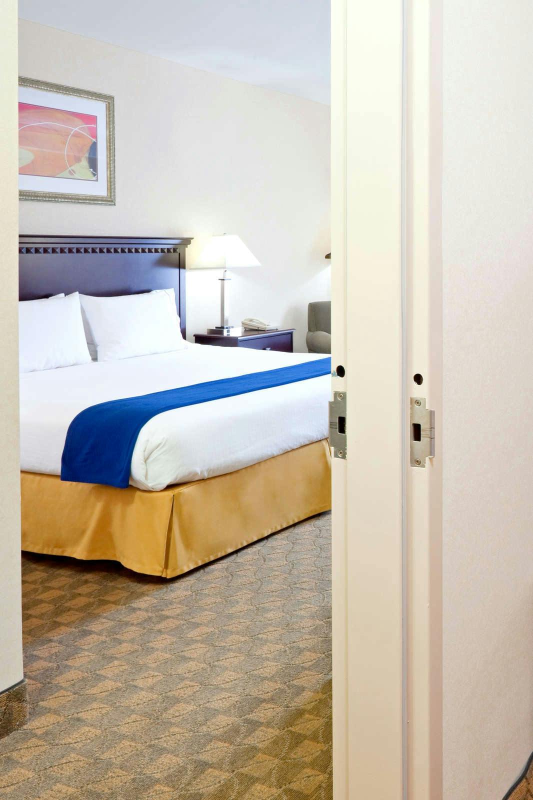 Hotel Holiday Inn Express & Suites Carneys Point - Pennsville, an IHG Hotel photo 1