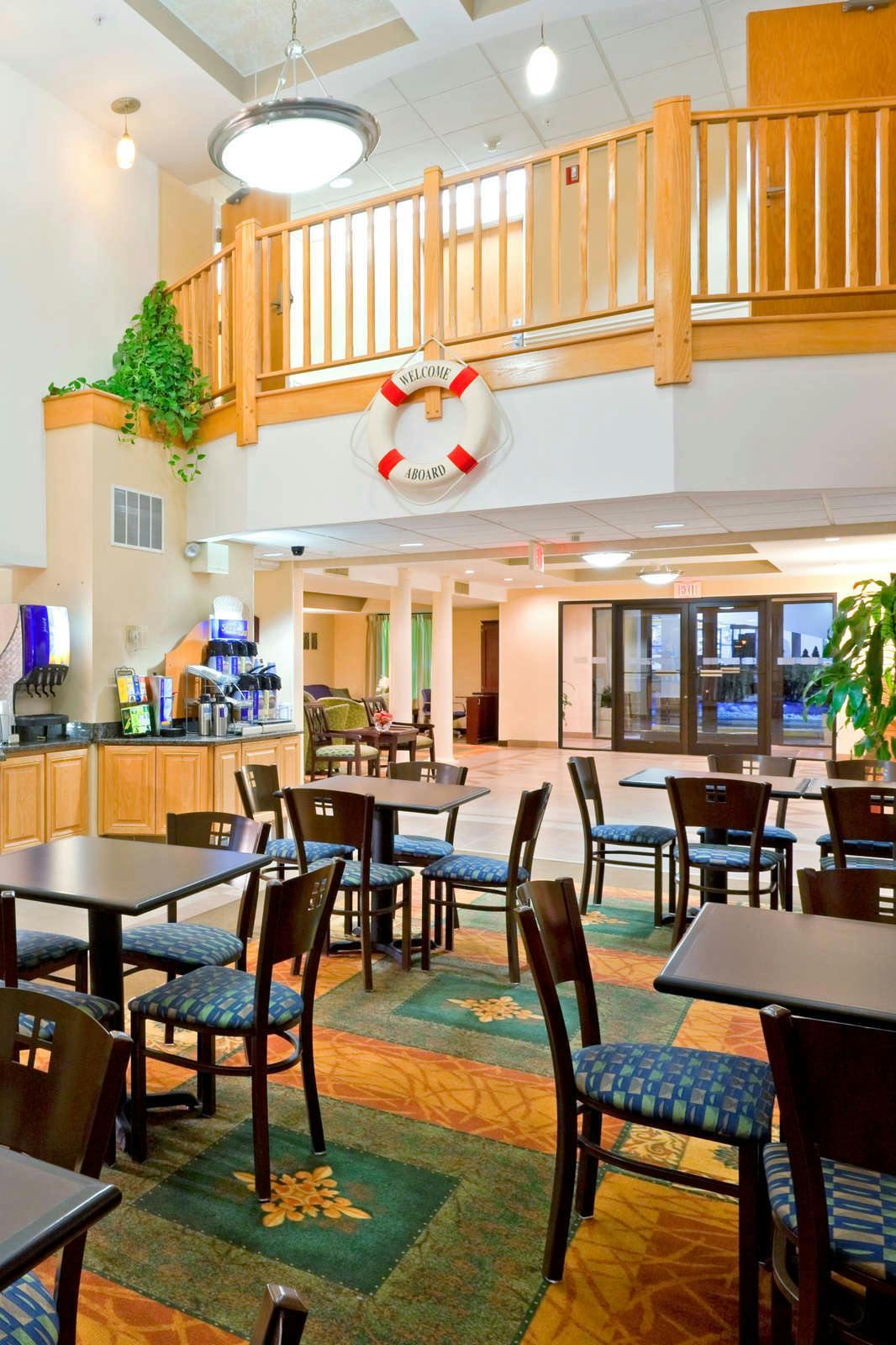Hotel Holiday Inn Express & Suites Carneys Point - Pennsville, an IHG Hotel photo 3