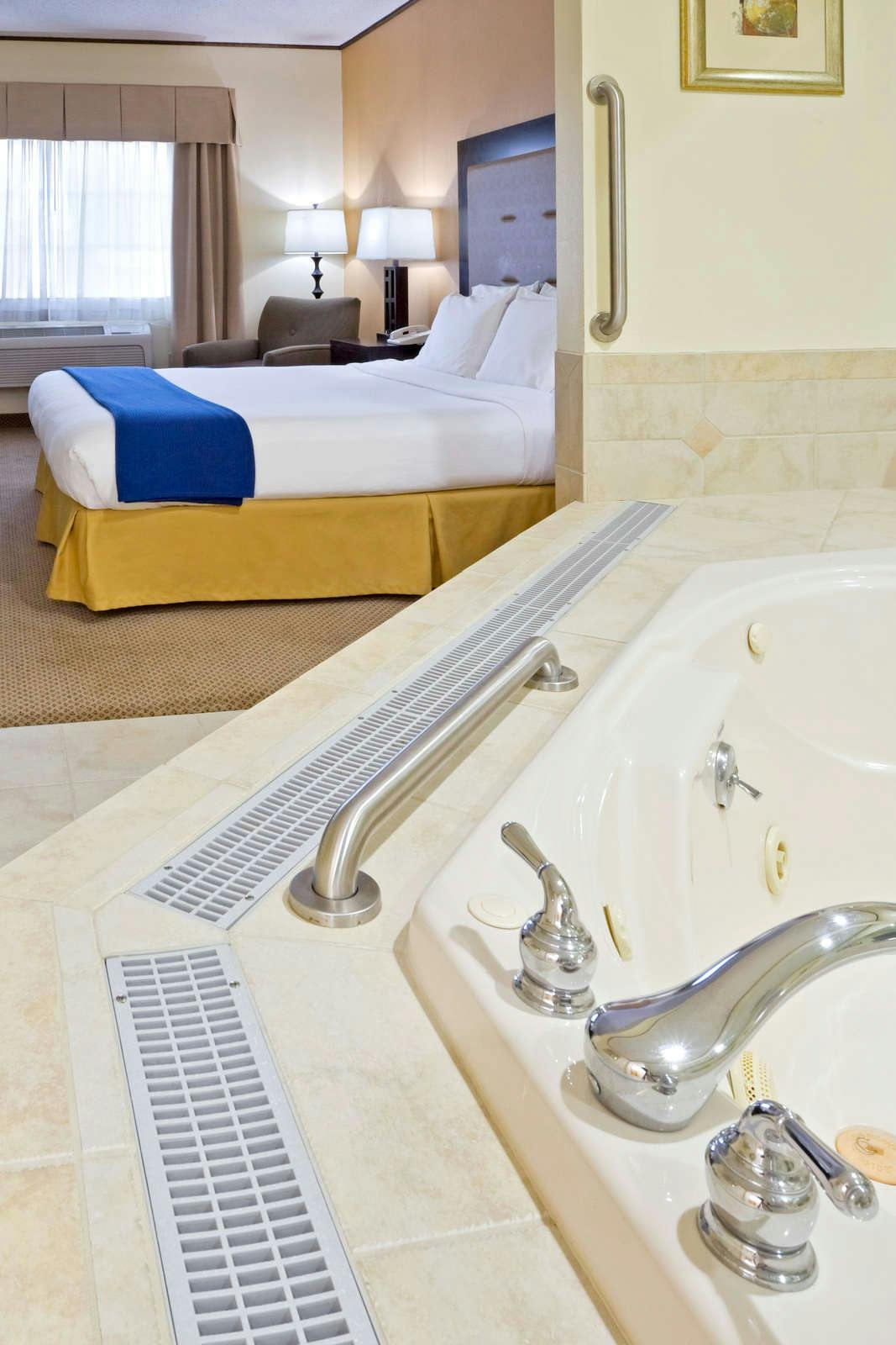 Hotel Holiday Inn Express Hotel & Suites Absecon Atlantic City Area photo 4