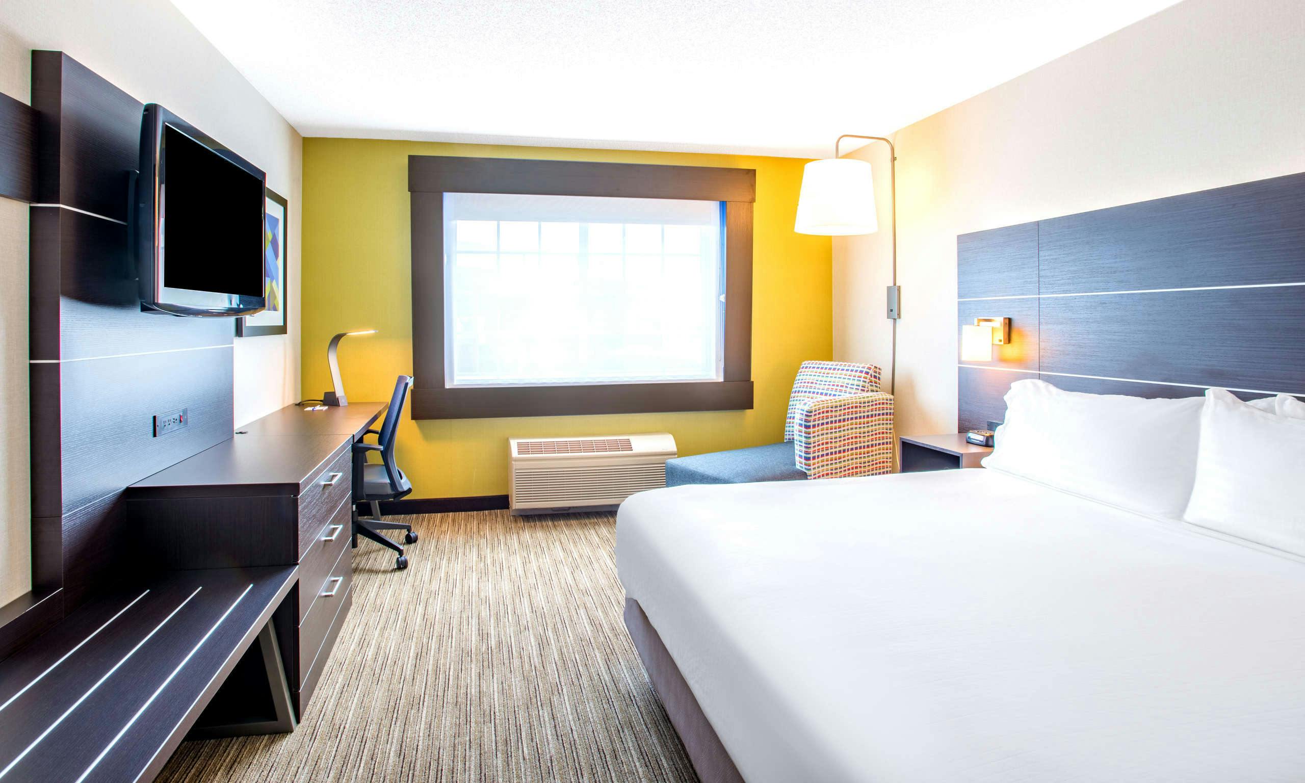 Holiday Inn Express Hotel & Suites Marlboro