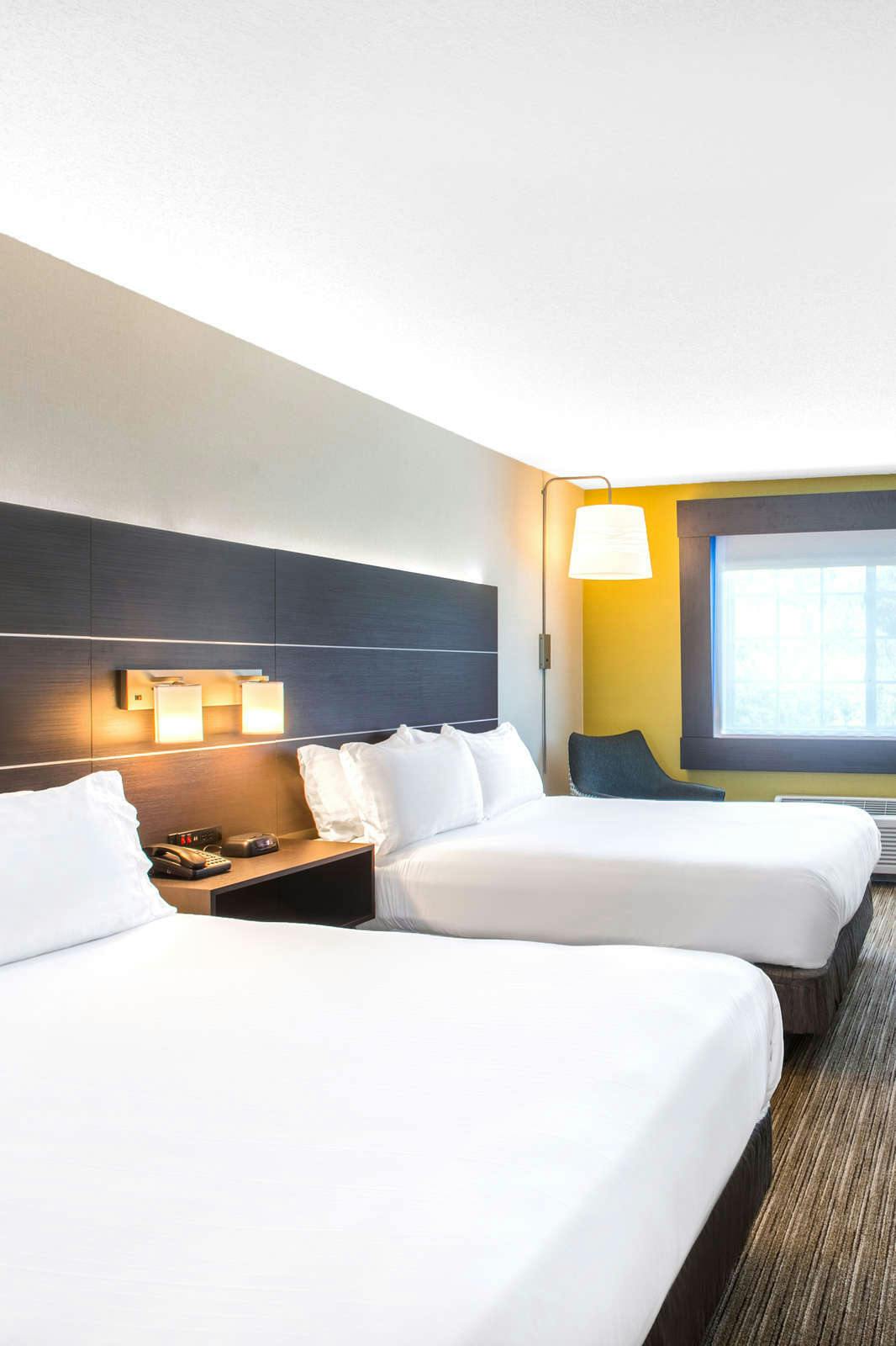 Hotel Holiday Inn Express Hotel & Suites Marlboro photo 4