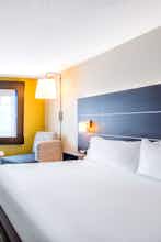 Hotel Holiday Inn Express Hotel & Suites Marlboro photo 2