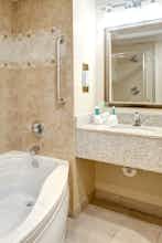Hotel Holiday Inn Express Hotel & Suites West Long Branch photo 4