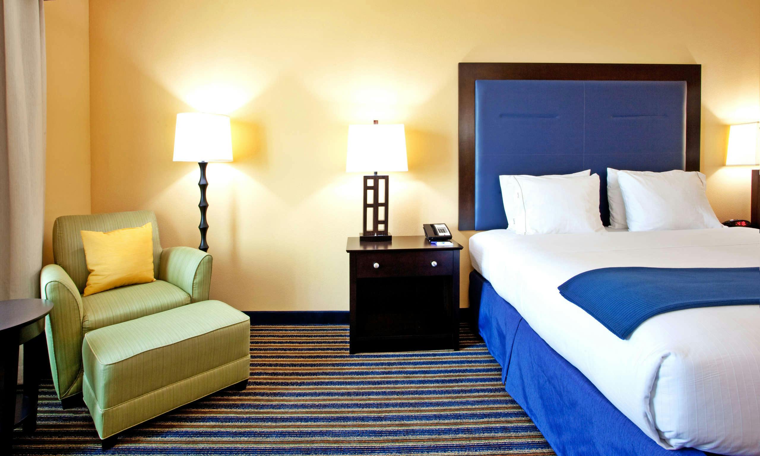Holiday Inn Express Hotel & Suites Wilmington Newark
