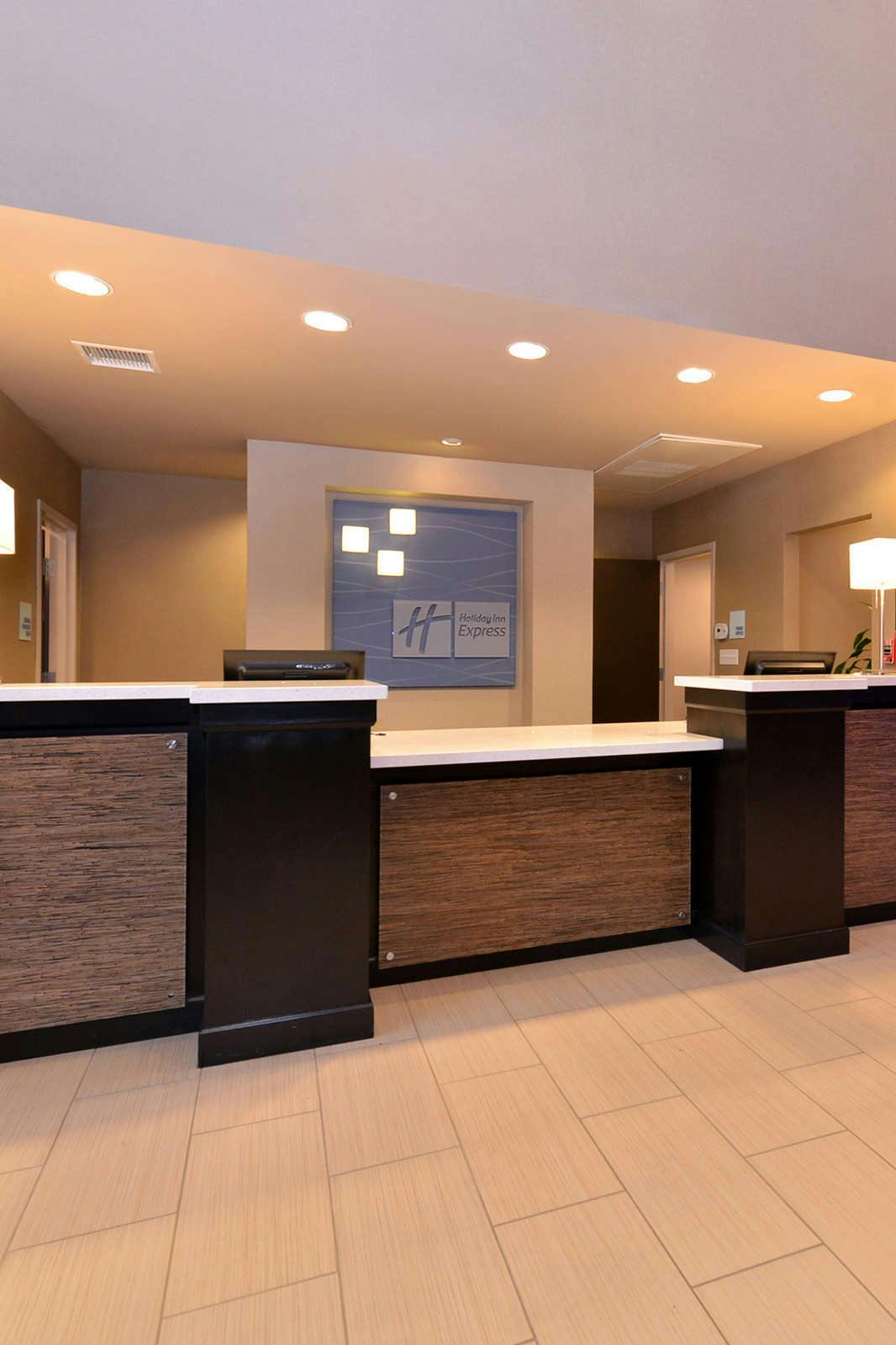 Hotel Holiday Inn Express & Suites Indio photo 5