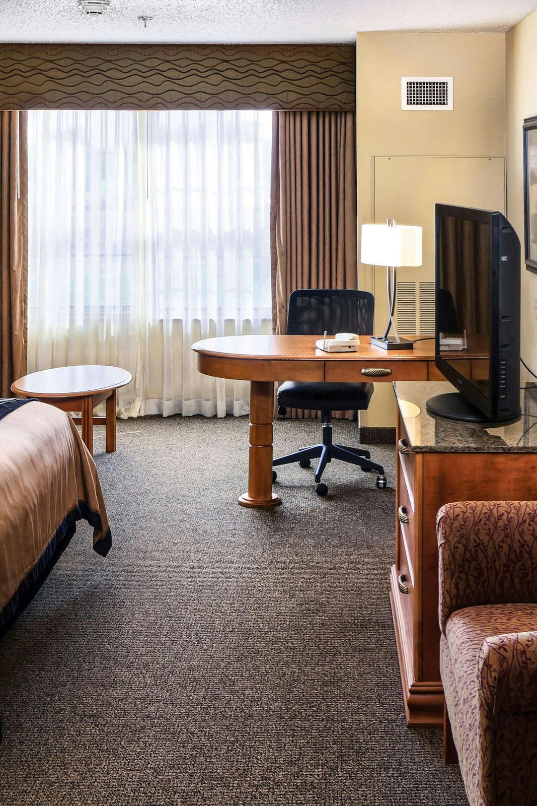 Hotel The ClubHouse Inn & Suites Sioux Falls photo 4