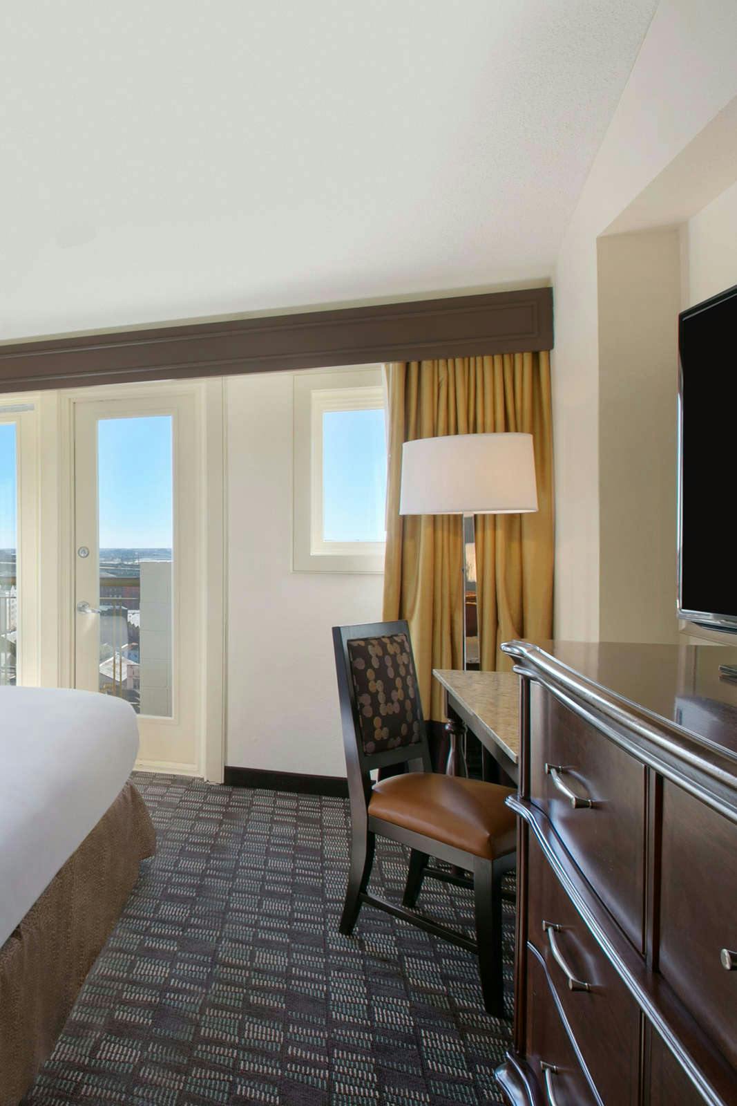 Hotel Embassy Suites by Hilton New Orleans Convention Center photo 2