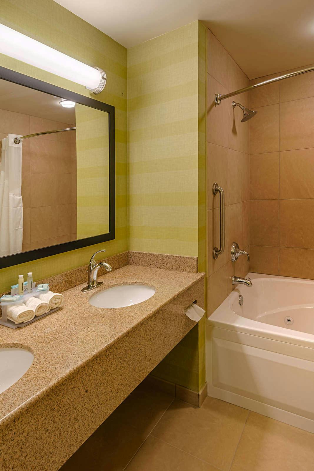 Hotel Holiday Inn Express Hotel & Suites Red Bluff photo 5