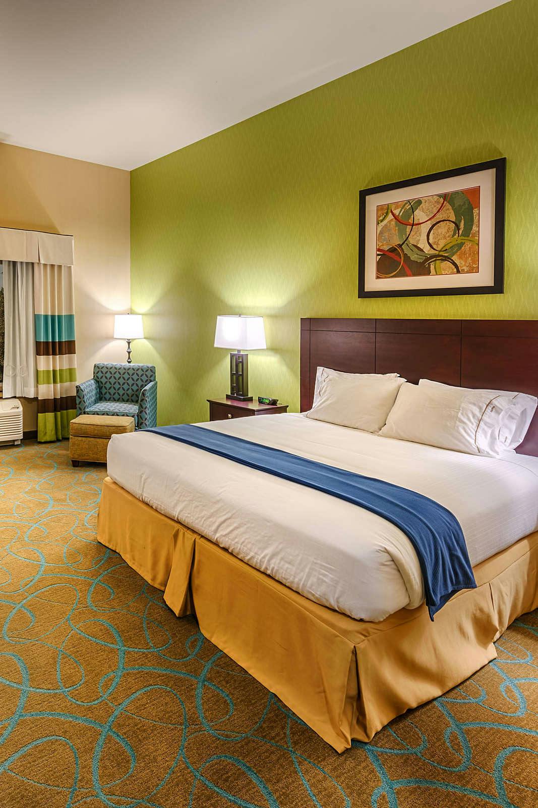 Hotel Holiday Inn Express Hotel & Suites Red Bluff photo 1