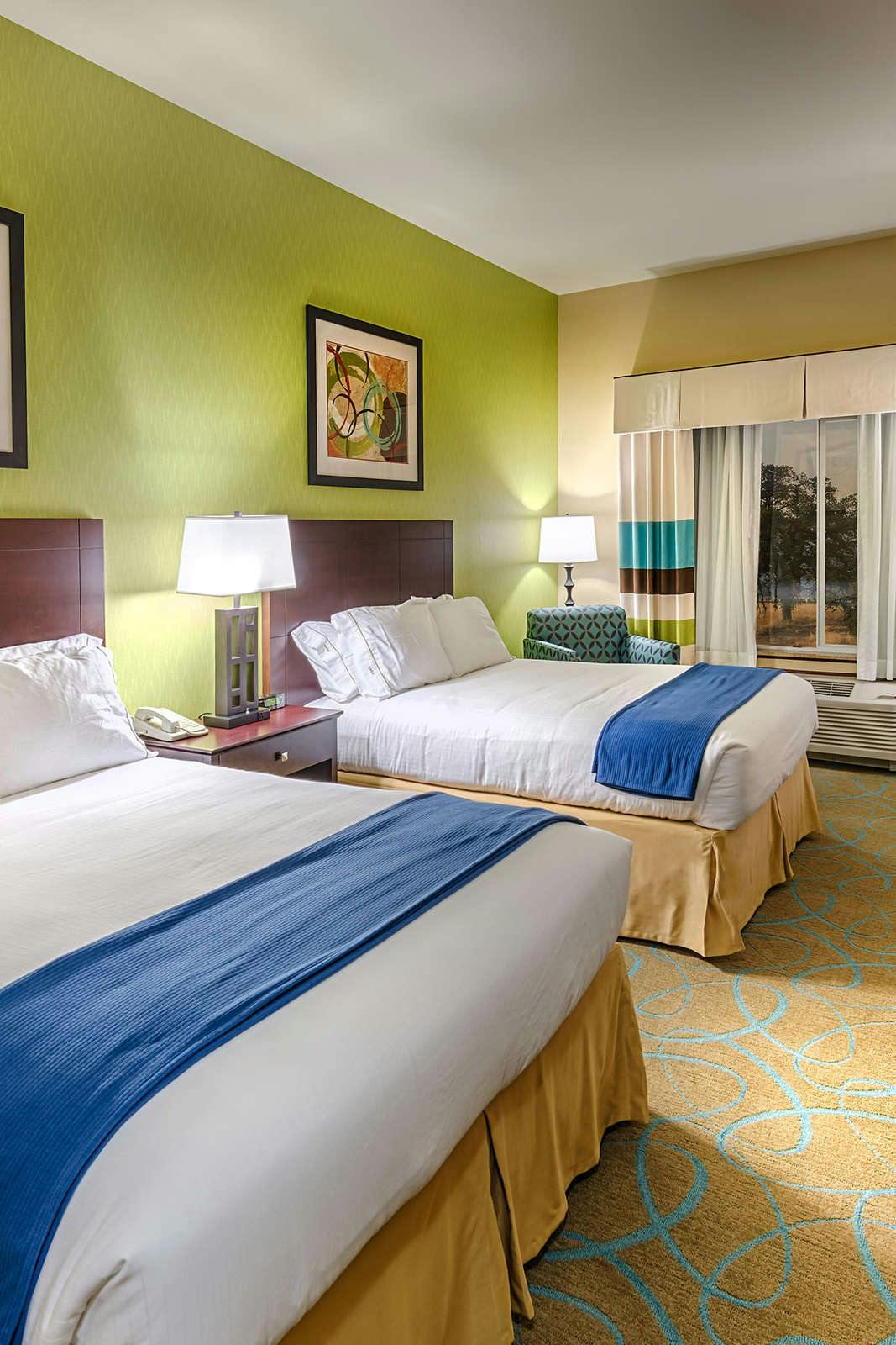 Hotel Holiday Inn Express Hotel & Suites Red Bluff photo 2