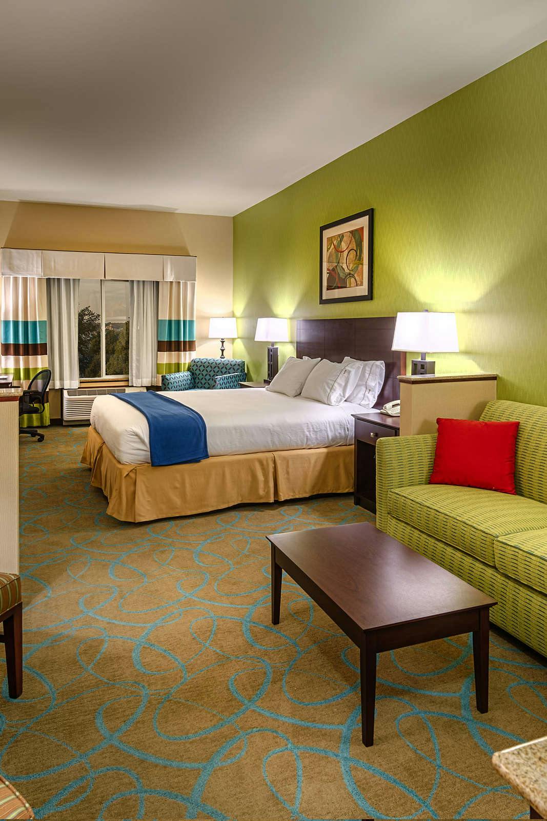 Hotel Holiday Inn Express Hotel & Suites Red Bluff photo 3