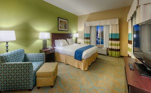 Holiday Inn Express Hotel & Suites Red Bluff