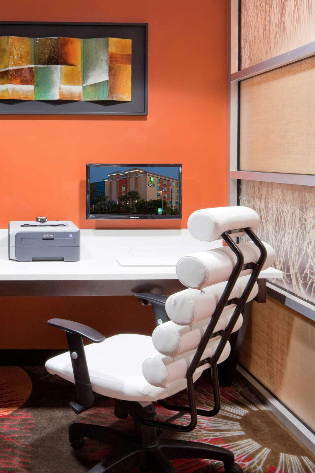 Hotel Holiday Inn Express Hotel & Suites Fort Lauderdale Airport South photo 4