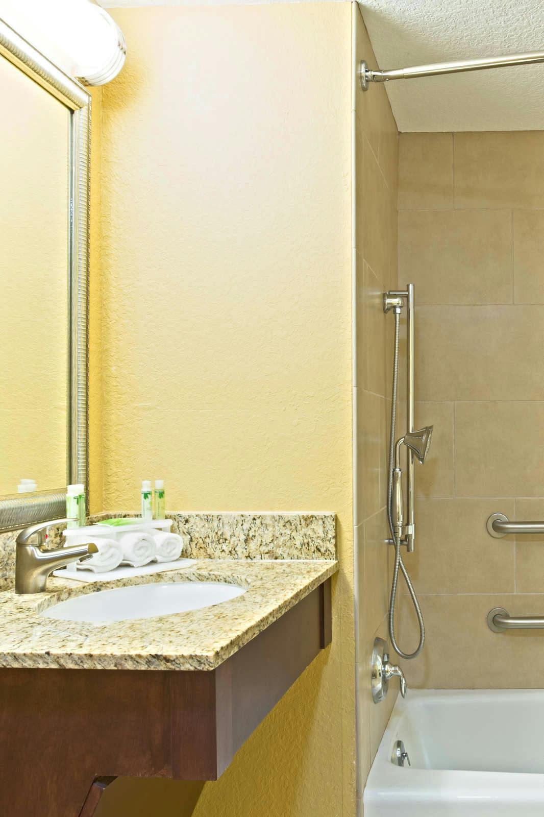 Hotel Holiday Inn Express Hotel & Suites Fort Lauderdale Executive Airport photo 4