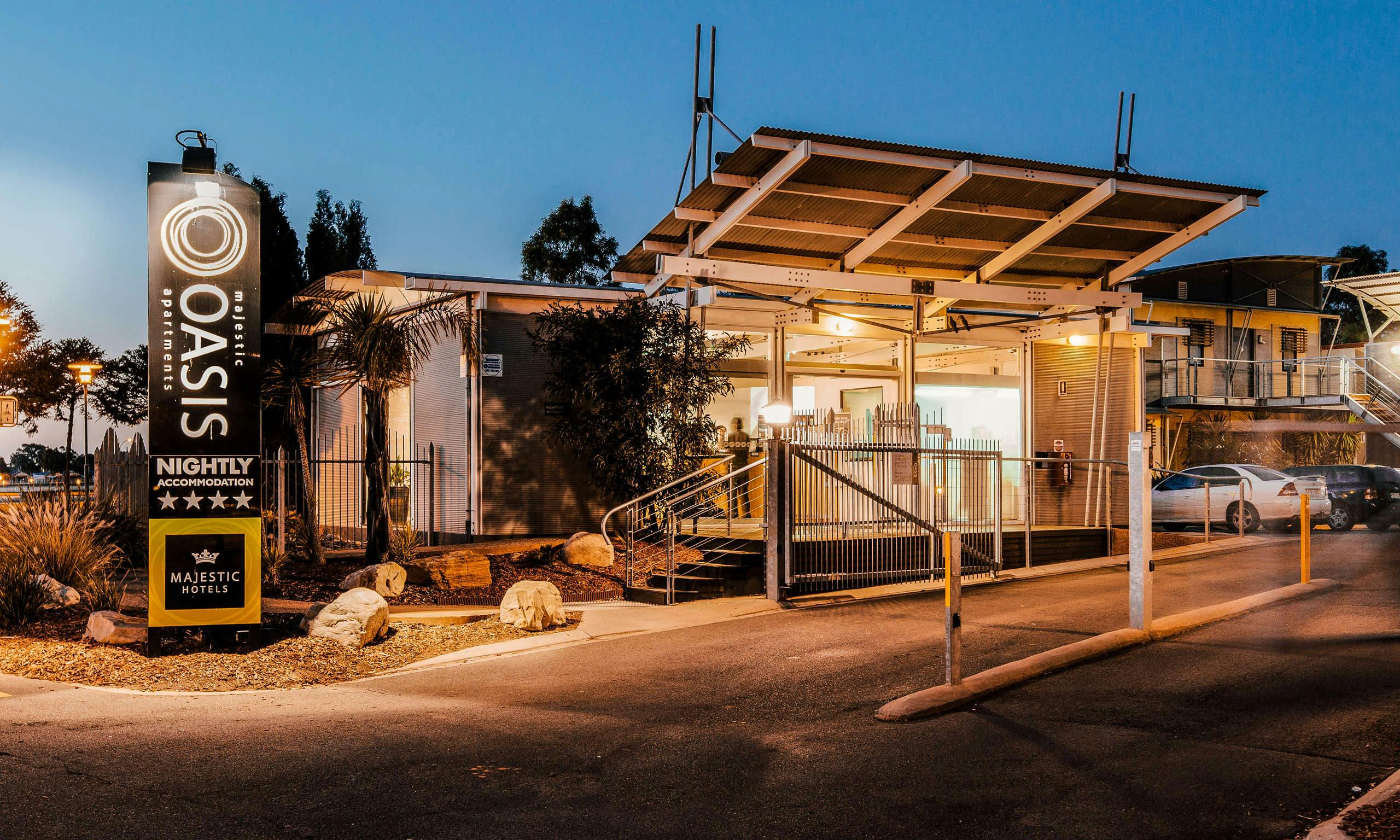 Majestic Oasis Apartments