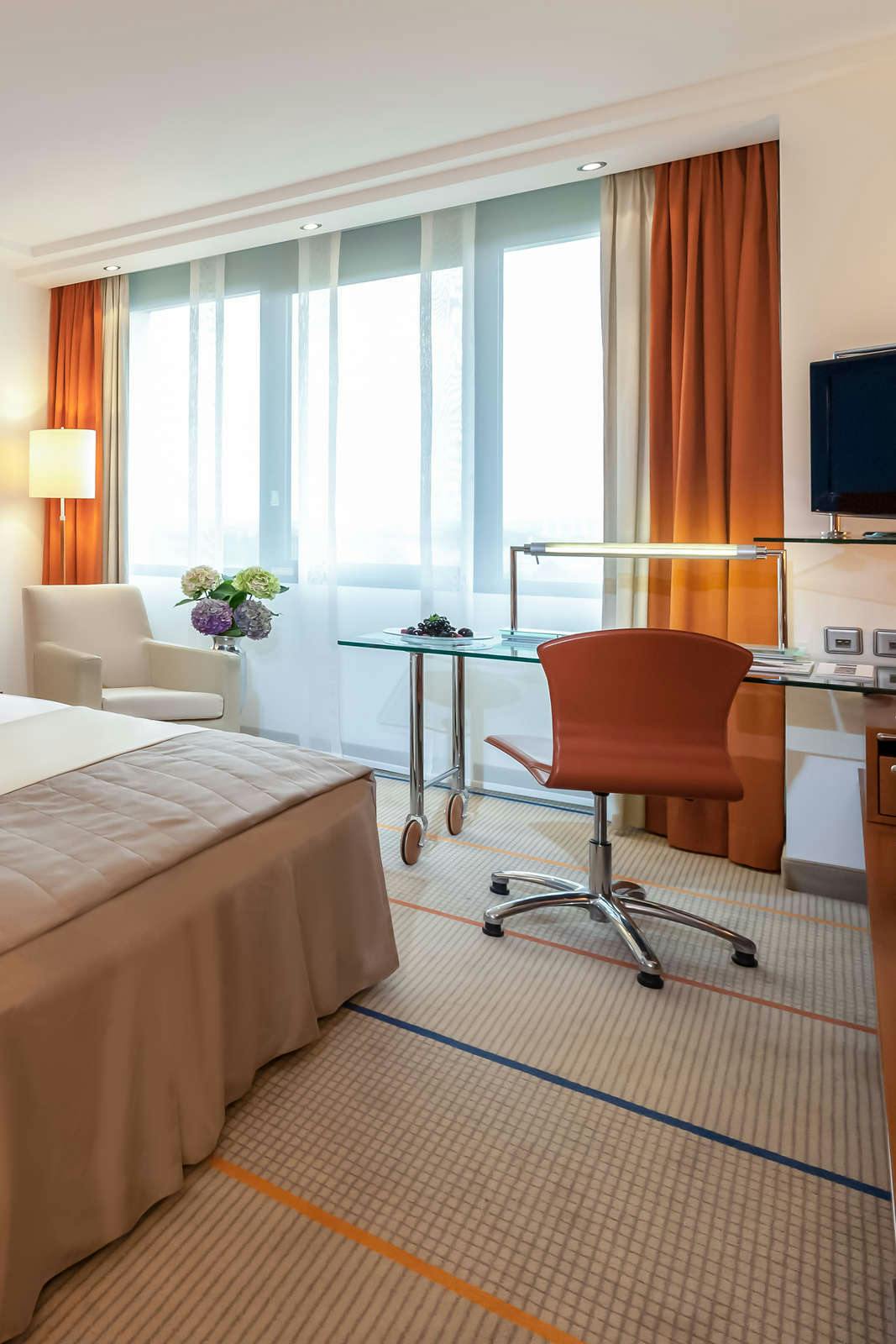 Hotel Dorint Main Taunus Zentrum Frankfurt/Sulzbach photo 2