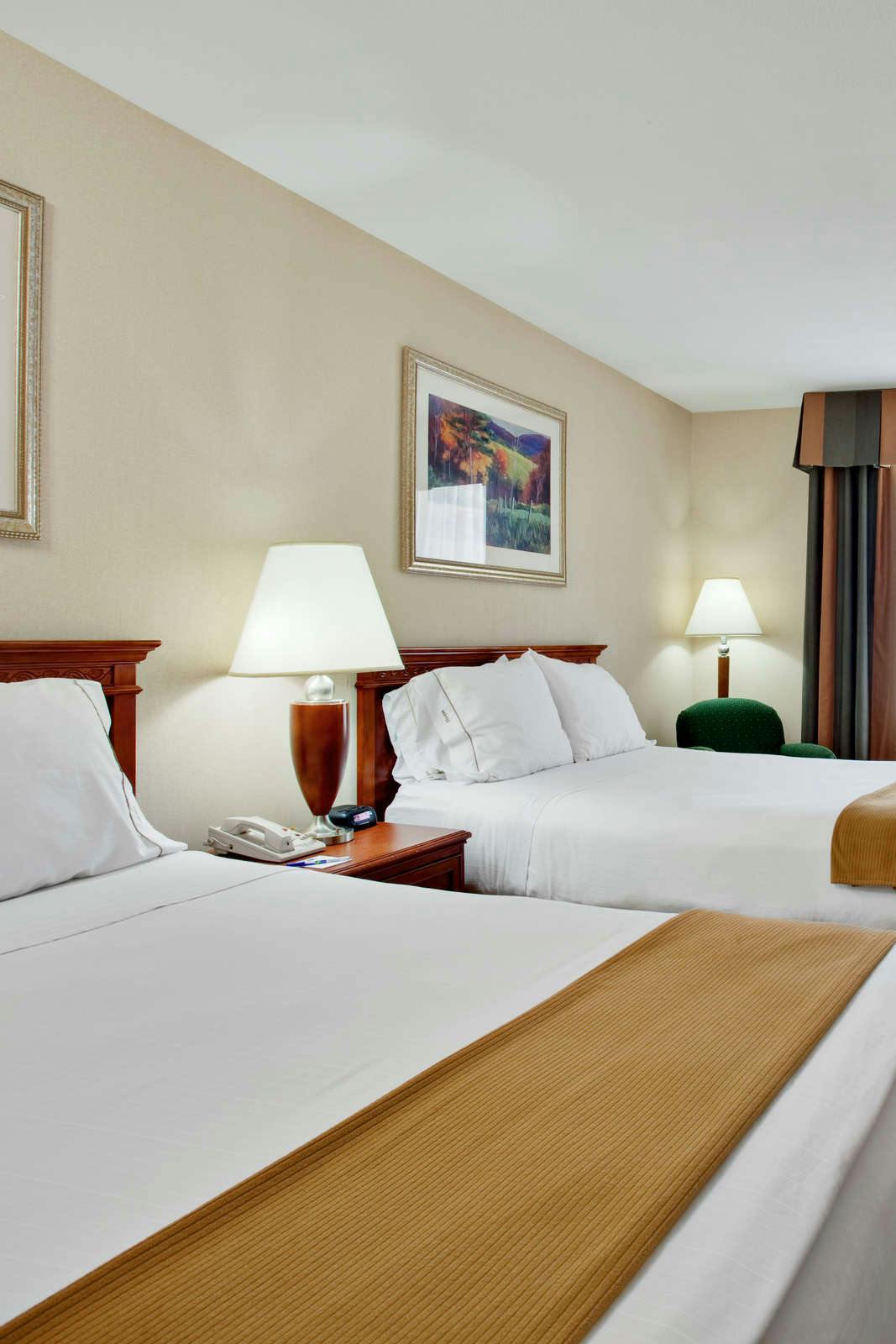 Hotel Holiday Inn Express Hotel & Suites Santa Clarita photo 2