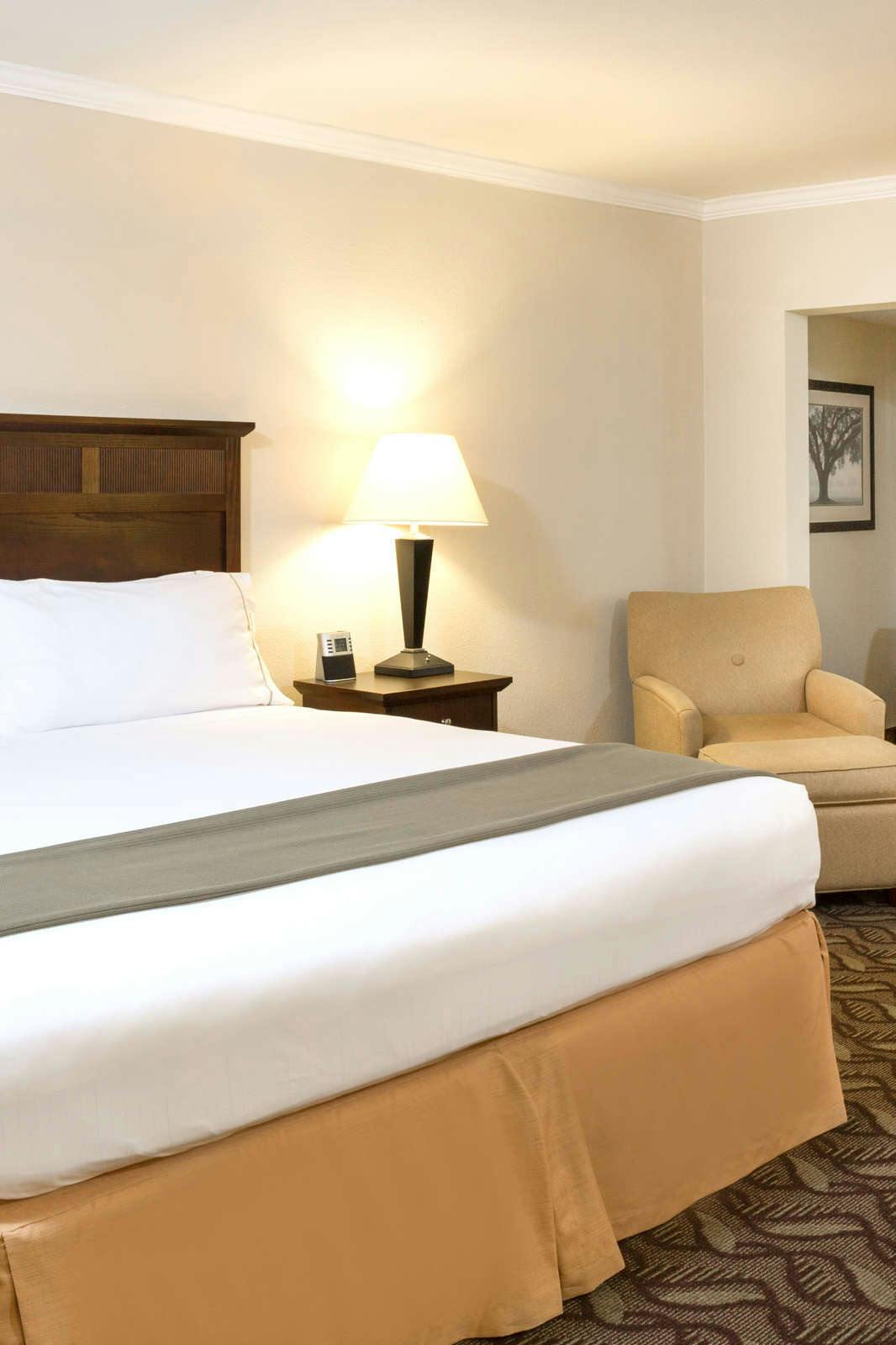 Hotel Holiday Inn Express Lompoc photo 1