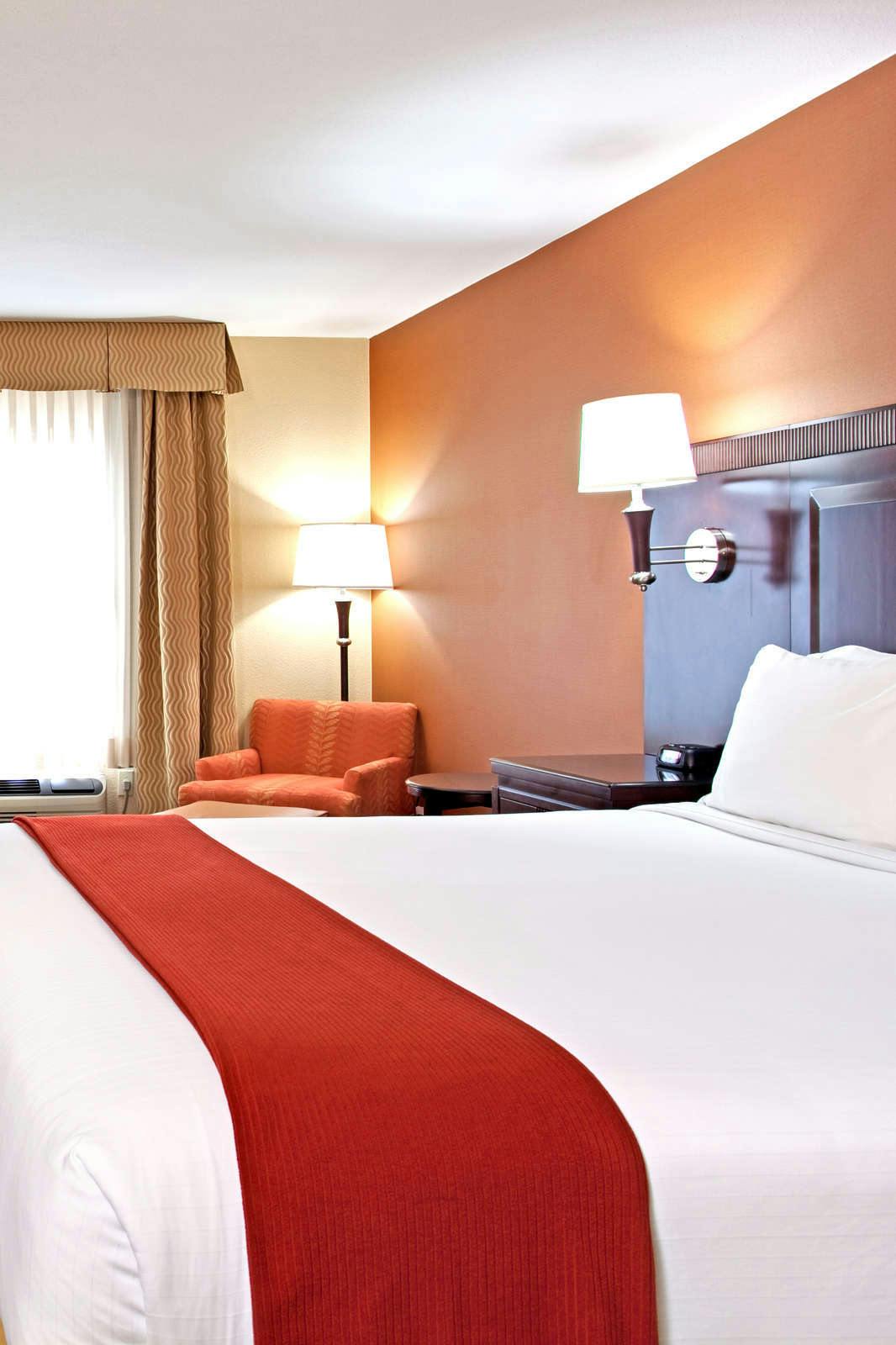 Hotel Holiday Inn Express Hotel & Suites San Diego Sorrento Valley photo 4