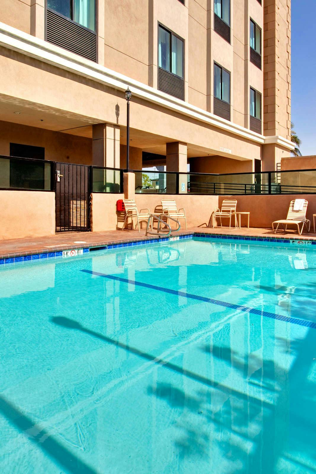 Hotel Holiday Inn Express Los Angeles Airport photo 1