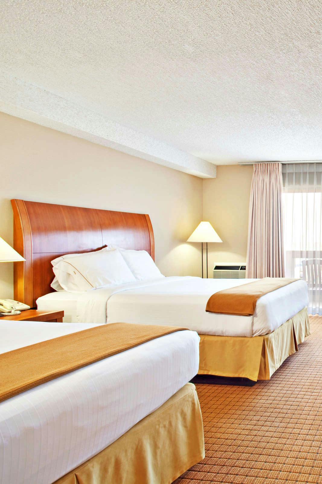 Hotel Holiday Inn Express Hotel & Suites Ventura Harbor photo 2