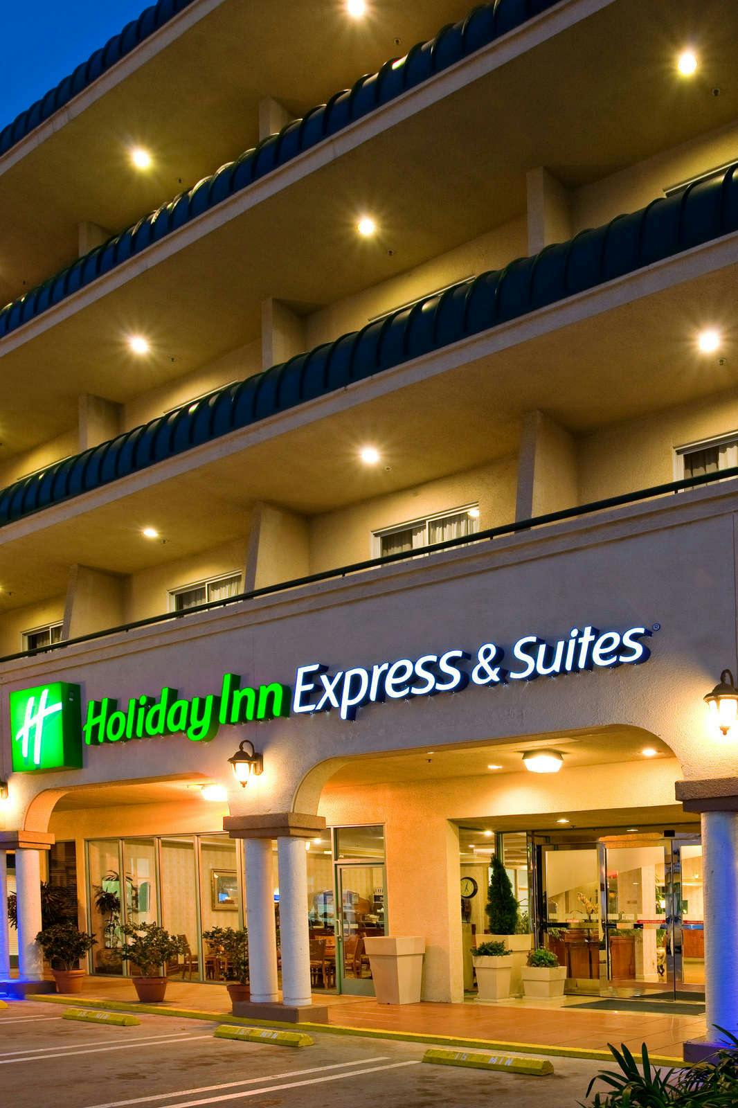 Hotel Holiday Inn Express Hotel & Suites Pasadena photo 1
