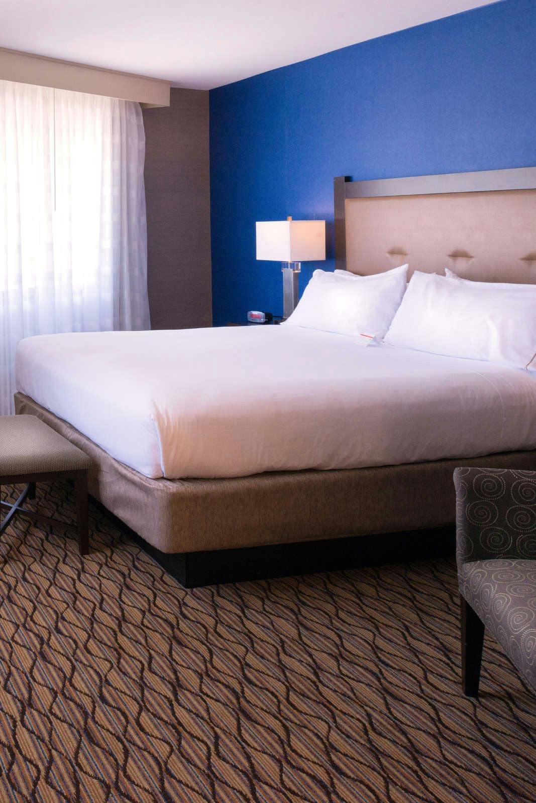 Hotel Holiday Inn Express Hotel & Suites Pasadena photo 2