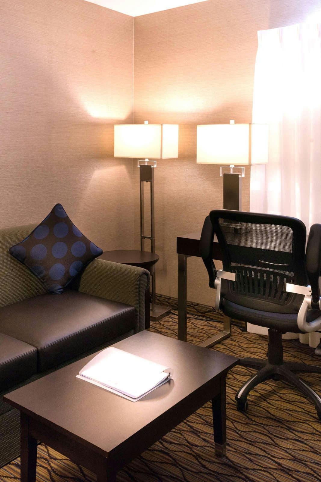 Hotel Holiday Inn Express Hotel & Suites Pasadena photo 5