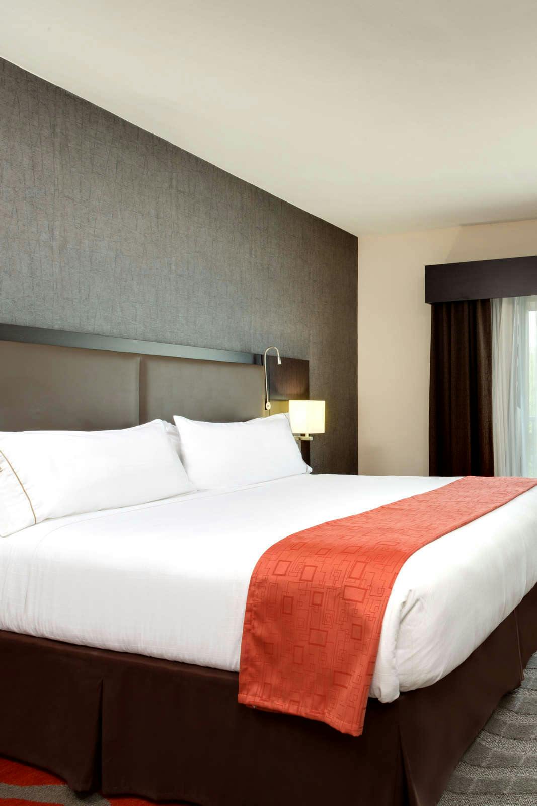 Hotel Holiday Inn Express Hotel & Suites Naples Downtown photo 1