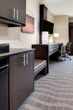 Hotel Holiday Inn Express Hotel & Suites Naples Downtown photo 3