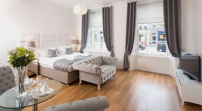 Edinburgh Castle Apartments and Suites