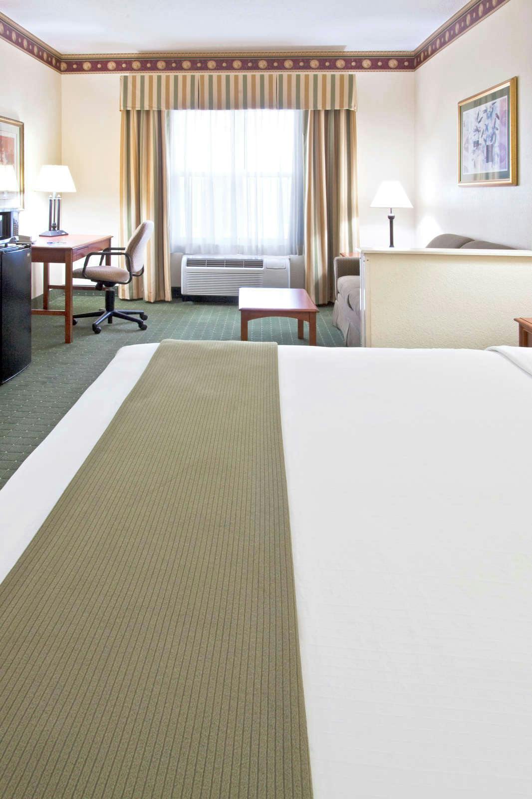 Hotel Holiday Inn Express Hotel & Suites Orlando International Airport photo 3