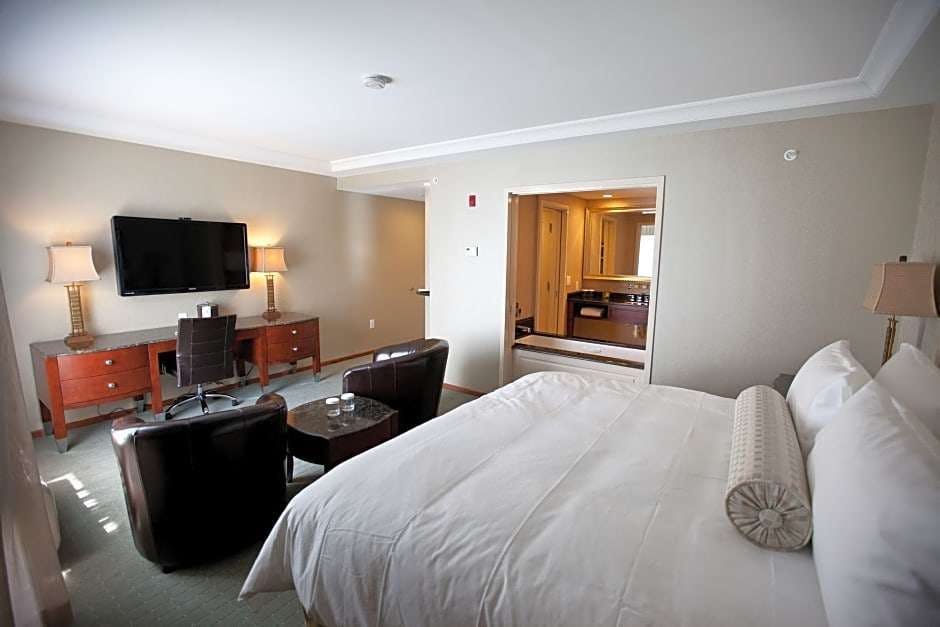 Hotel Town & Country Inn and Suites photo 2