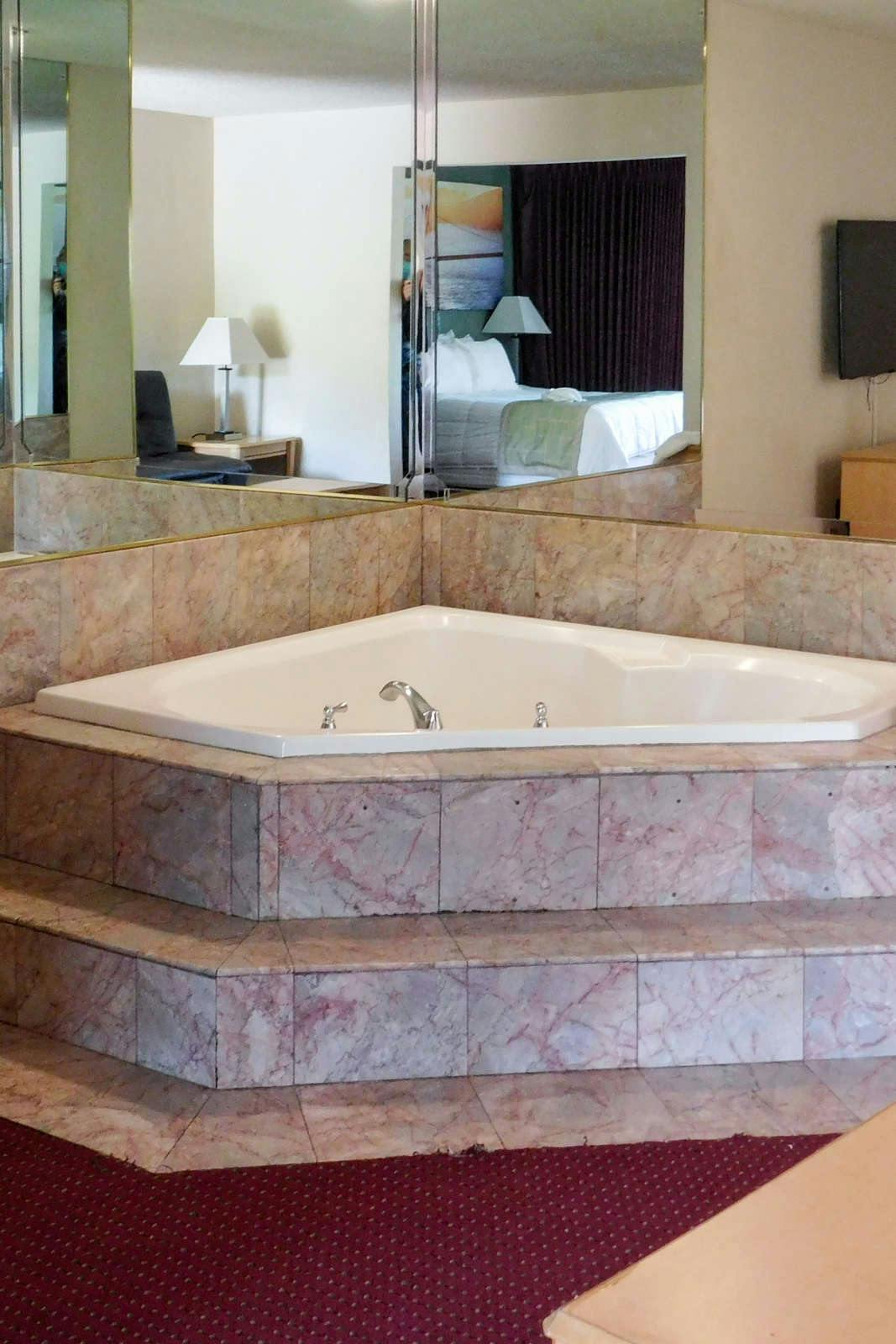 Hotel Days Inn by Wyndham Novato/San Francisco photo 2