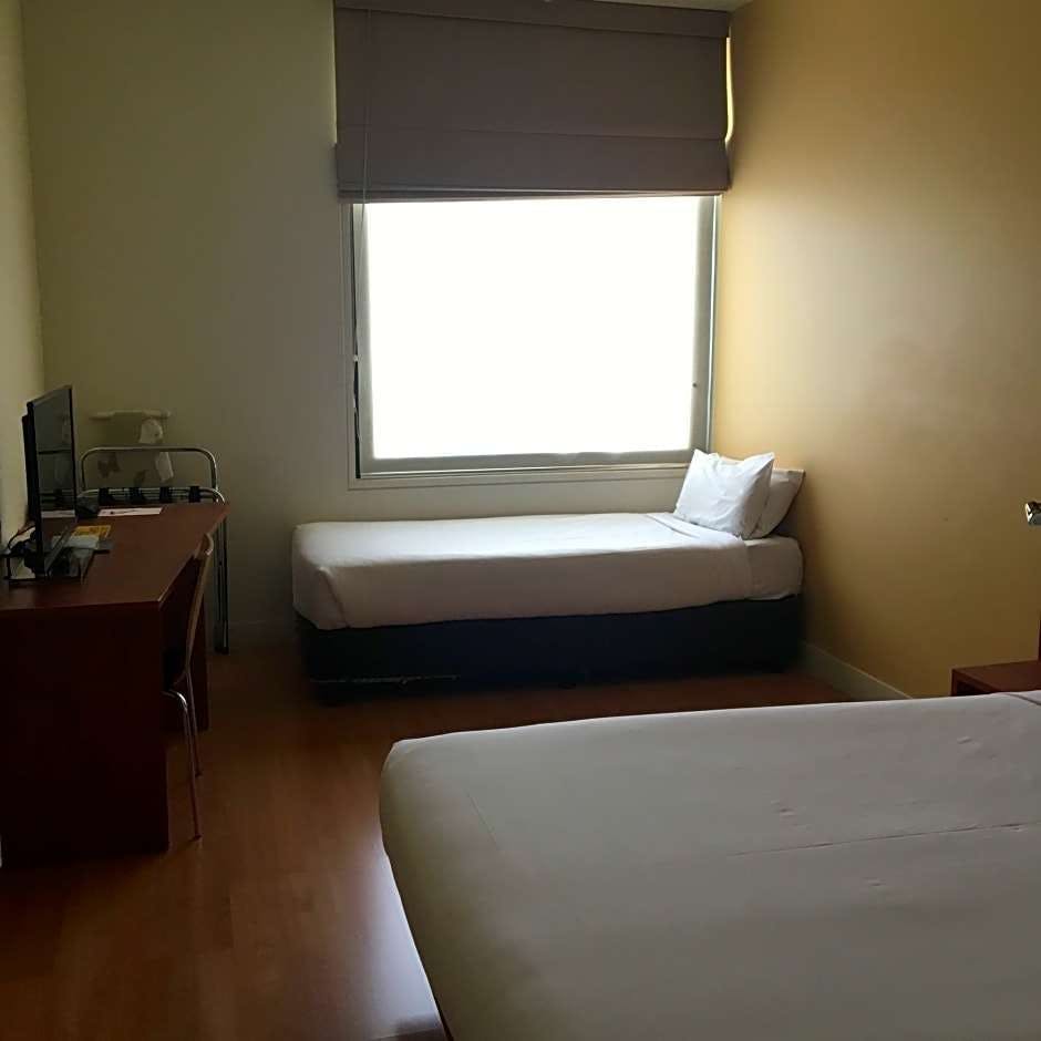 Hotel Ramada Encore Dandenong photo 2