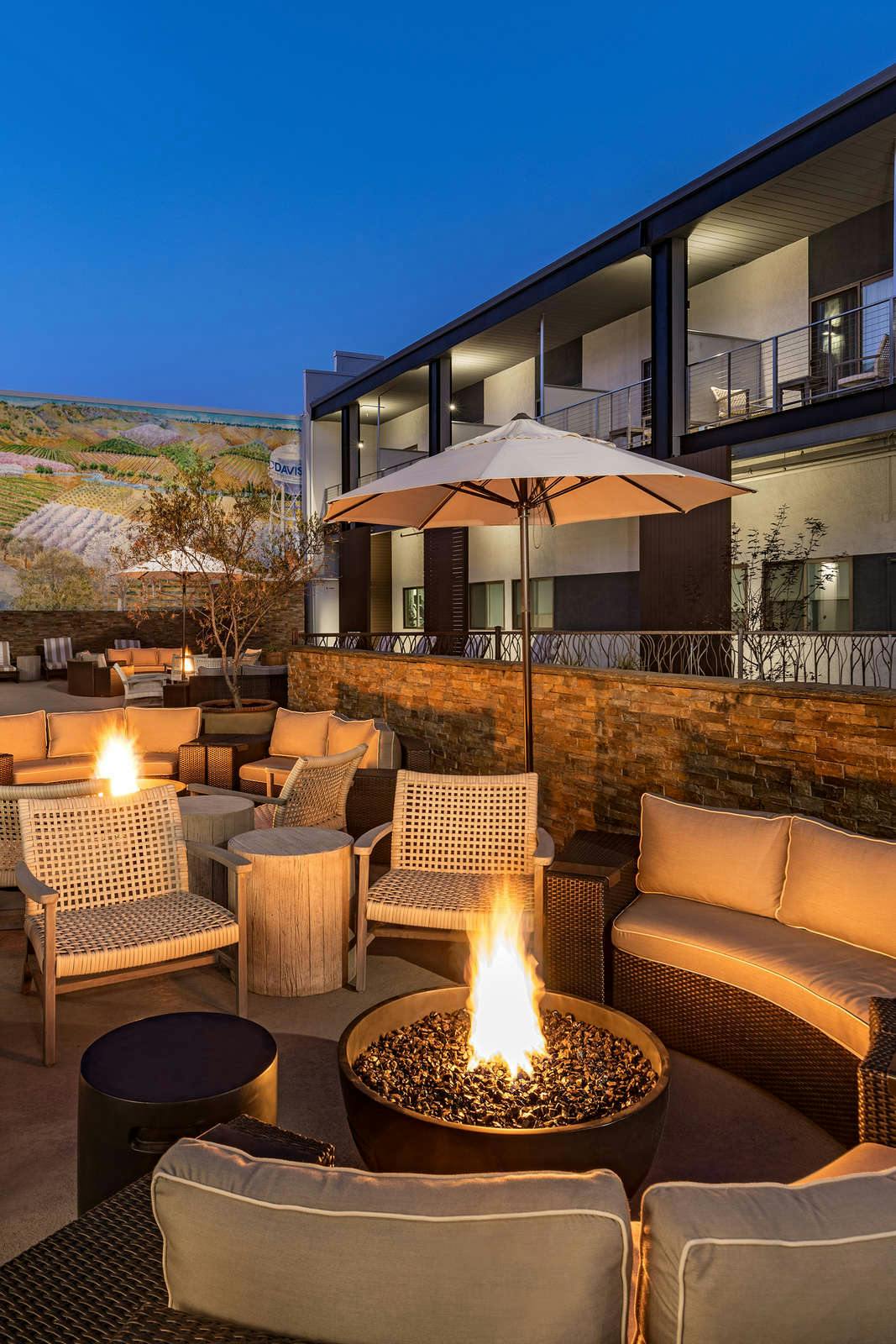 Hotel Hilton Garden Inn Davis Downtown photo 1