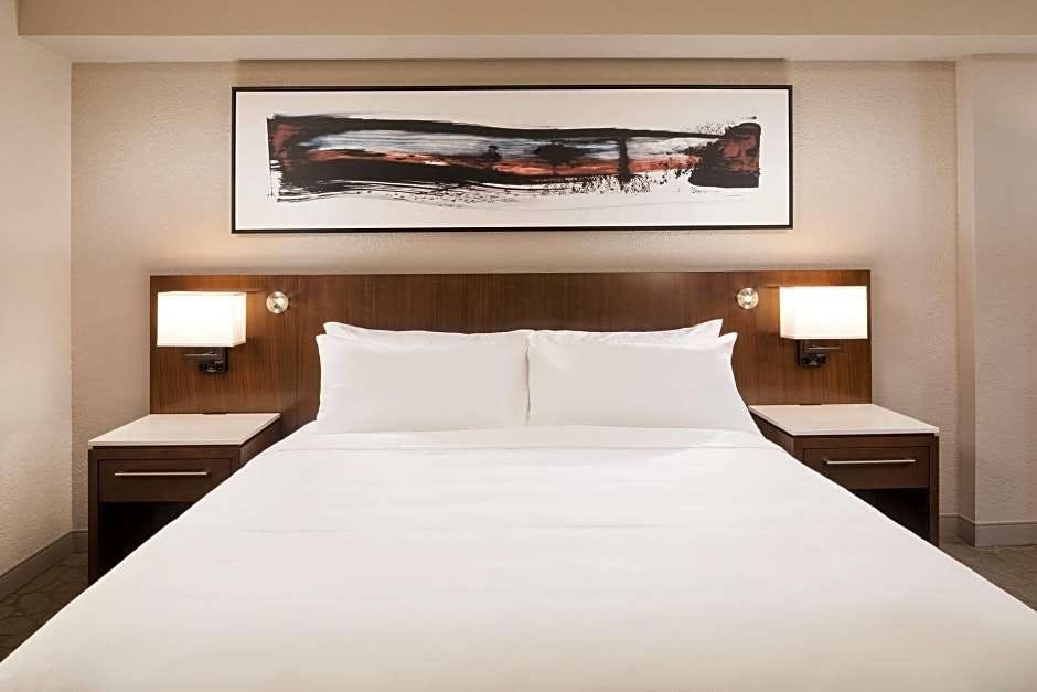 Hotel Delta Hotels by Marriott Minneapolis Northeast photo 1