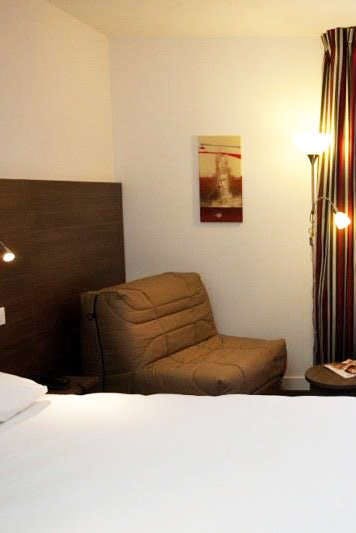 Hotel Kyriad Aix Les Milles - Plan De Campagne photo 4