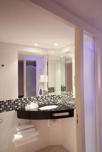 Hotel Kyriad Aix Les Milles - Plan De Campagne photo 5