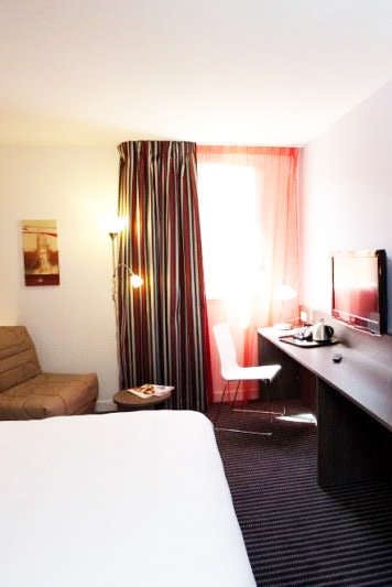 Hotel Kyriad Aix Les Milles - Plan De Campagne photo 3
