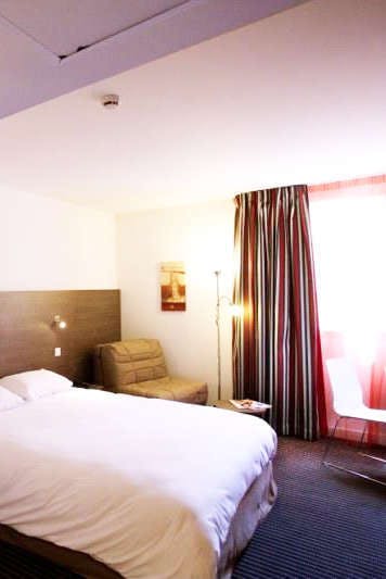 Hotel Kyriad Aix Les Milles - Plan De Campagne photo 1