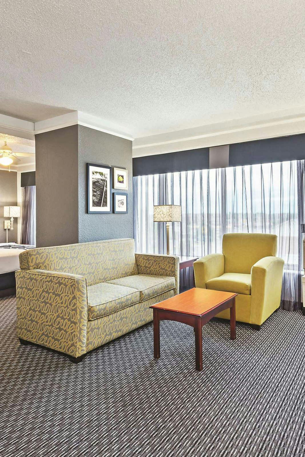 Hotel La Quinta Inn & Suites New Orleans Airport photo 4