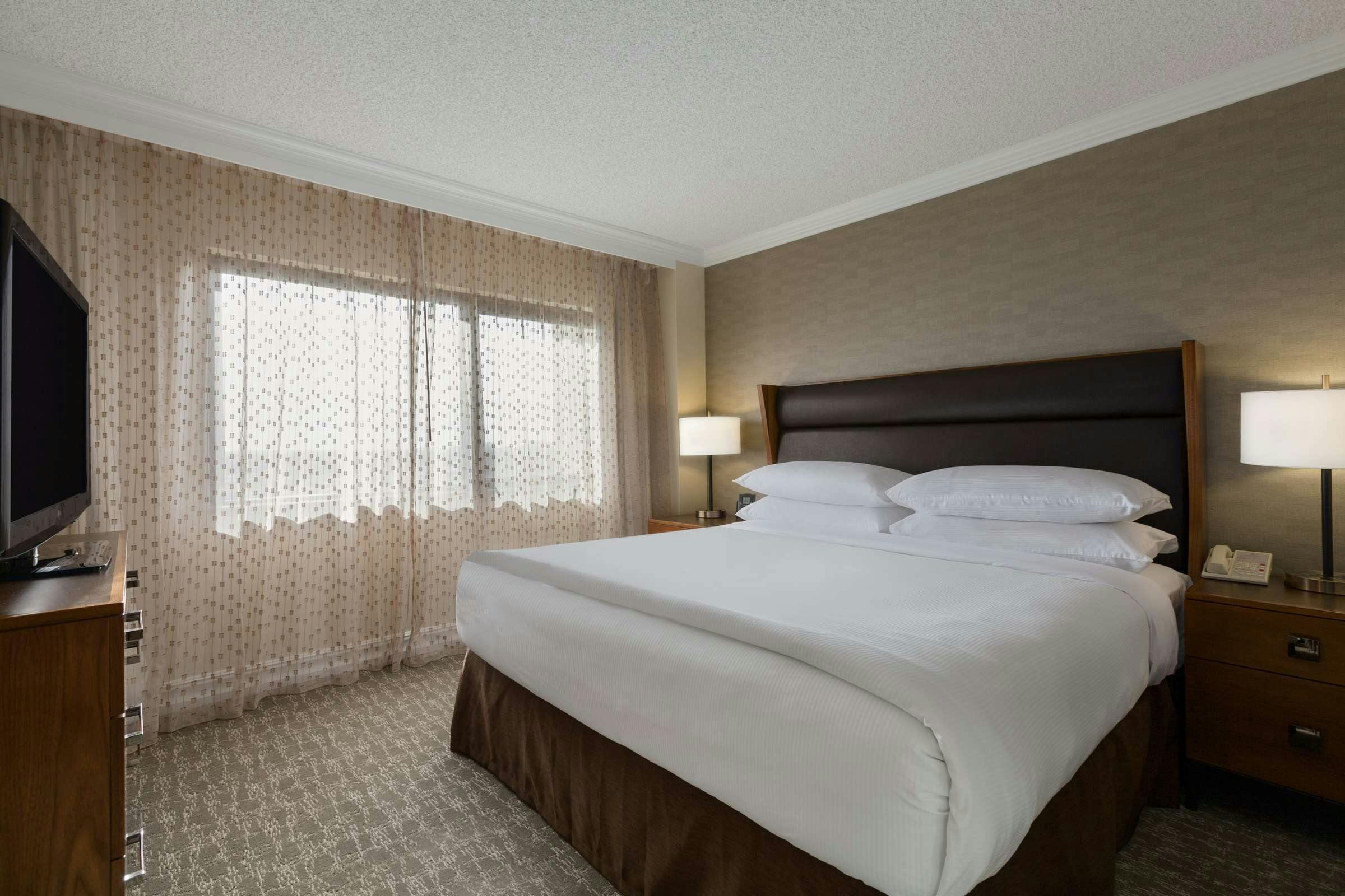 Hotel Embassy Suites by Hilton Anaheim Orange photo 1