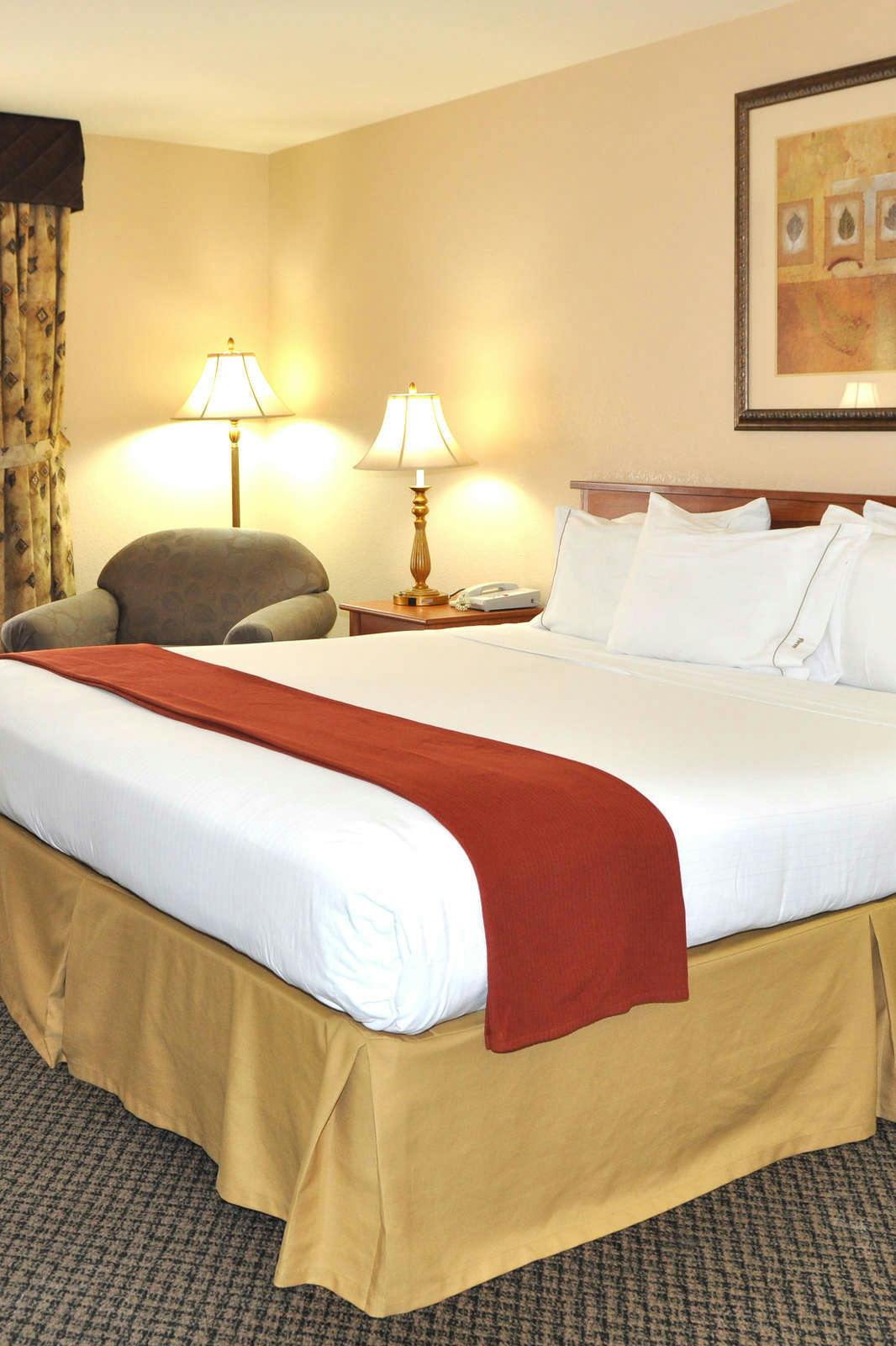 Hotel Holiday Inn Express Las Vegas Nellis photo 1